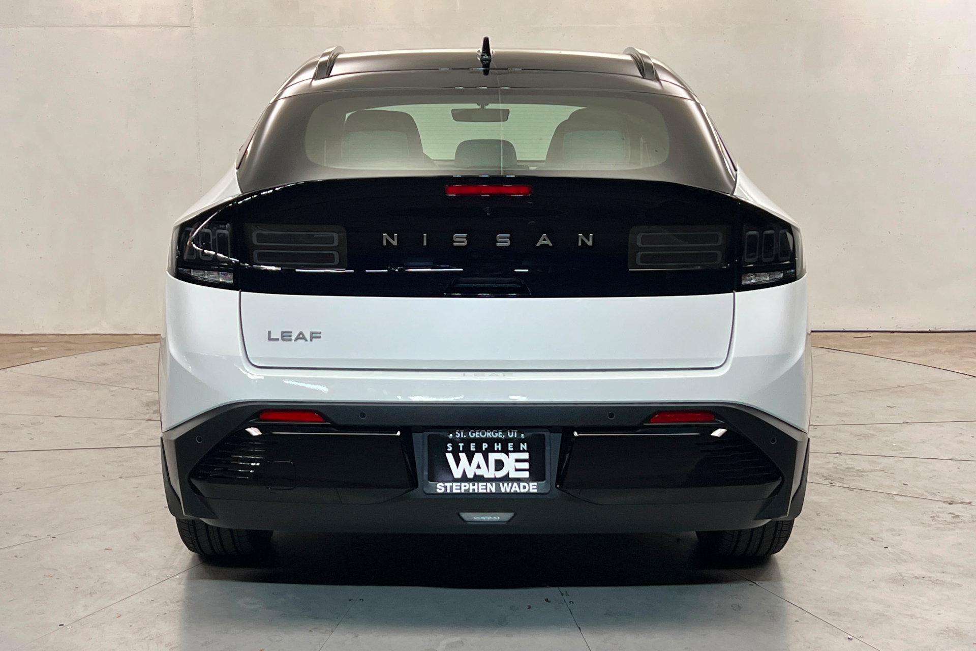 New 2026 Nissan Leaf Platinum+ w/ Illuminated Package FWD image 4