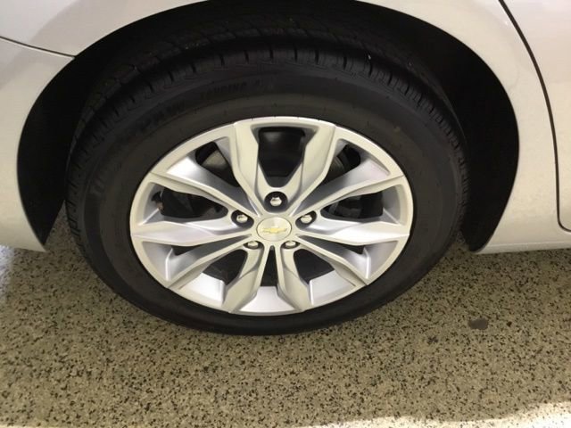 Used 2021 Chevrolet Malibu LT FWD image 18