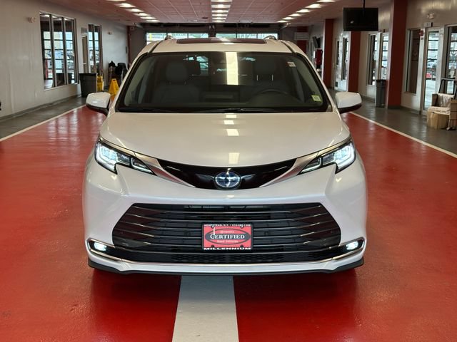 Certified 2024 Toyota Sienna Limited AWD/4WD image 8