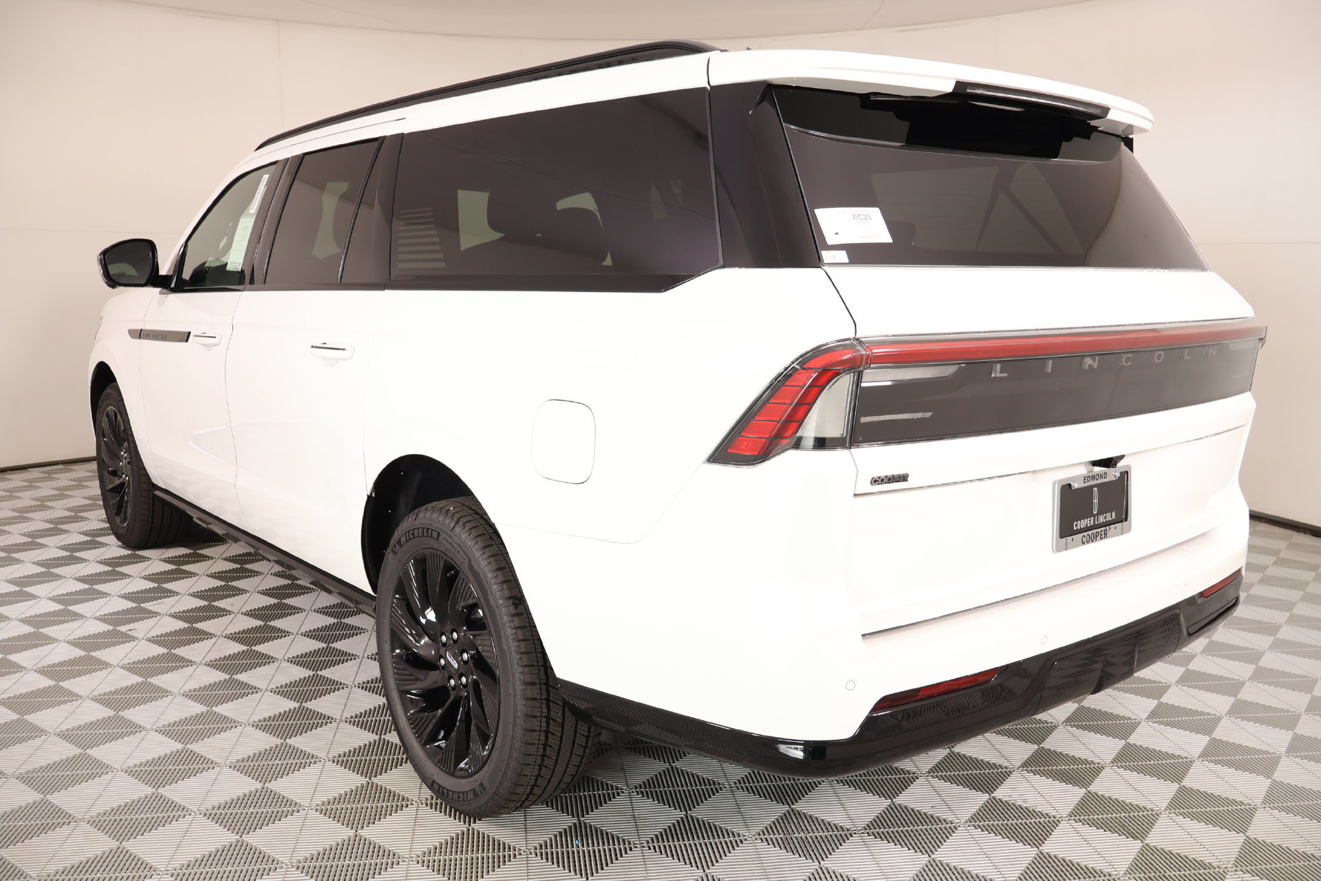 New 2027 Lincoln Navigator L Reserve w/ Jet Appearance Package AWD/4WD image 25