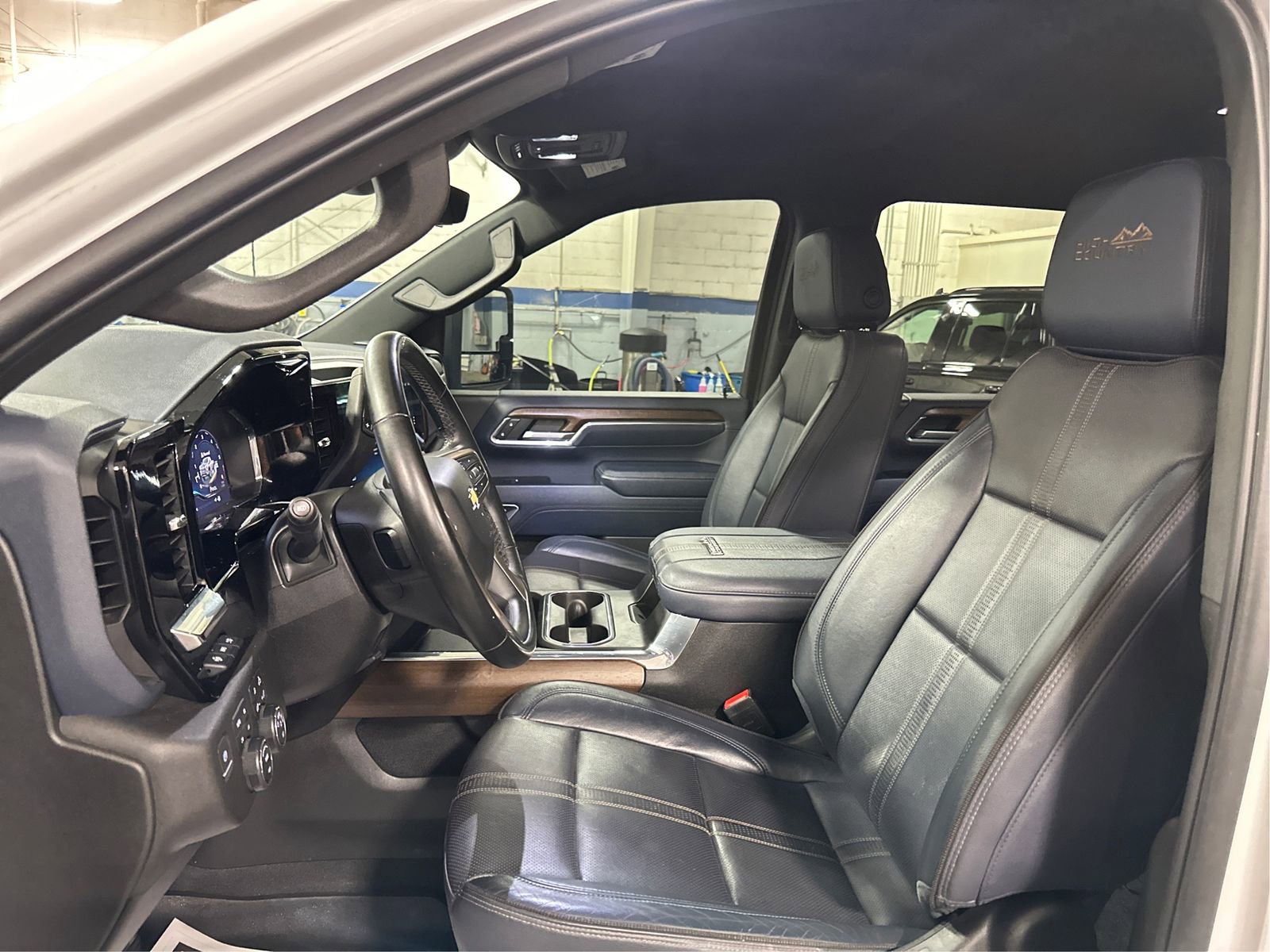 Used 2024 Chevrolet Silverado 3500 High Country w/ Technology Package AWD/4WD image 9
