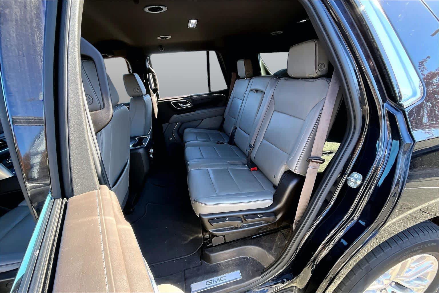 Used 2023 GMC Yukon SLT w/ SLT Luxury Package AWD/4WD image 20