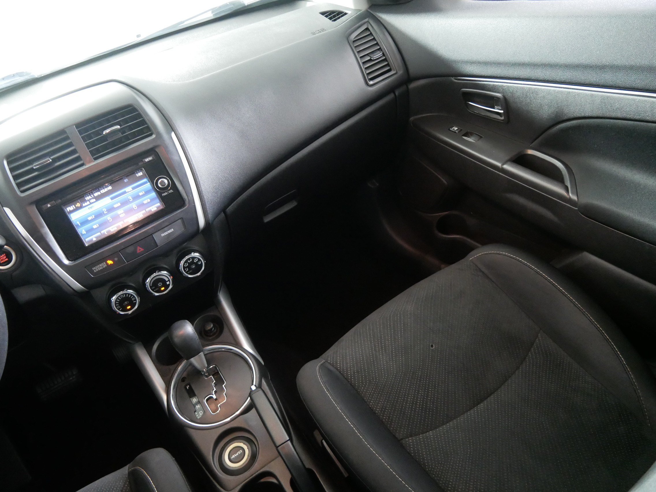 Used 2014 Mitsubishi Outlander Sport SE AWD/4WD image 11