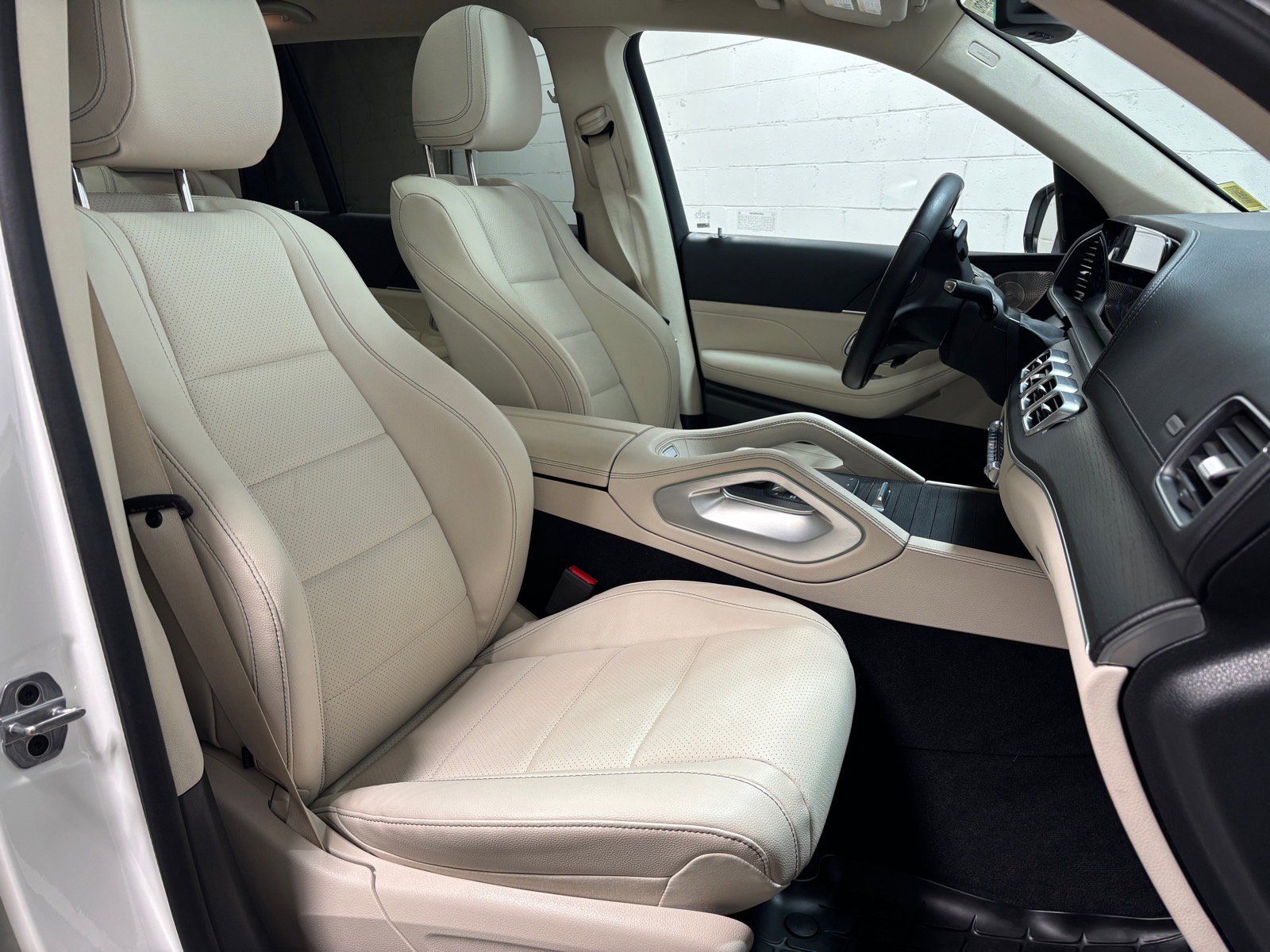 Used 2023 Mercedes-Benz GLS 450 4MATIC image 29