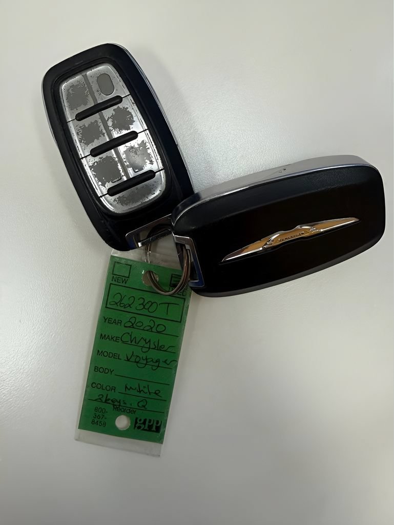 Used 2020 Chrysler Voyager Lxi FWD image 11