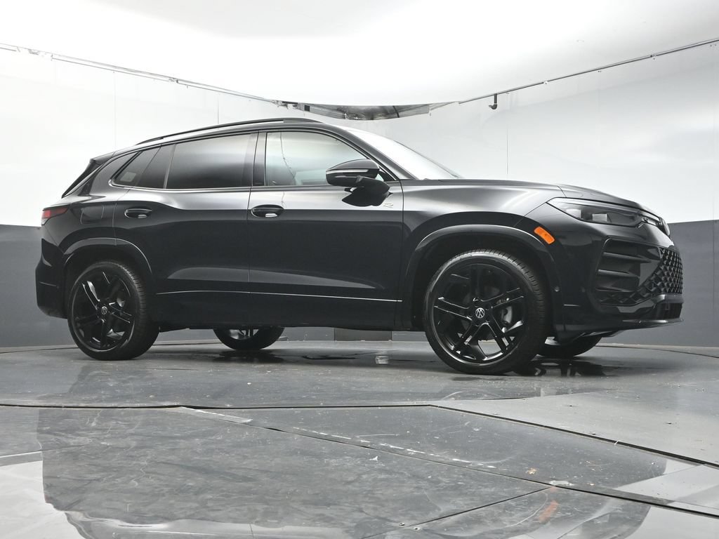 New 2026 Volkswagen Tiguan SE R-Line FWD image 35