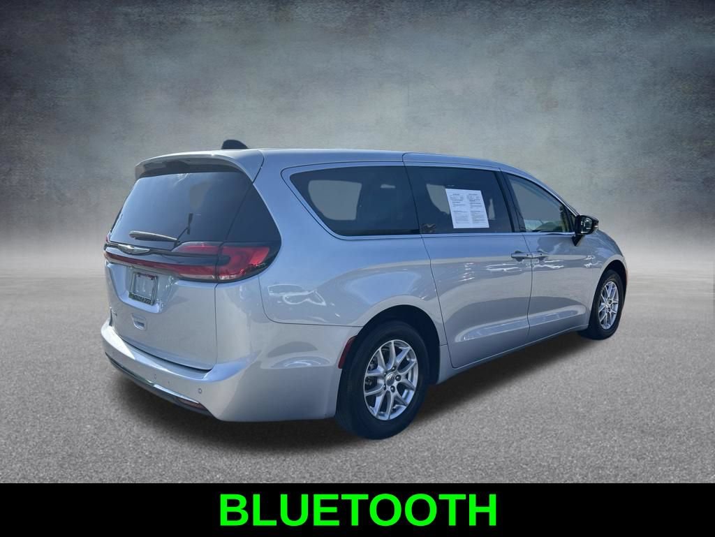 Used 2024 Chrysler Pacifica Touring-L FWD image 5
