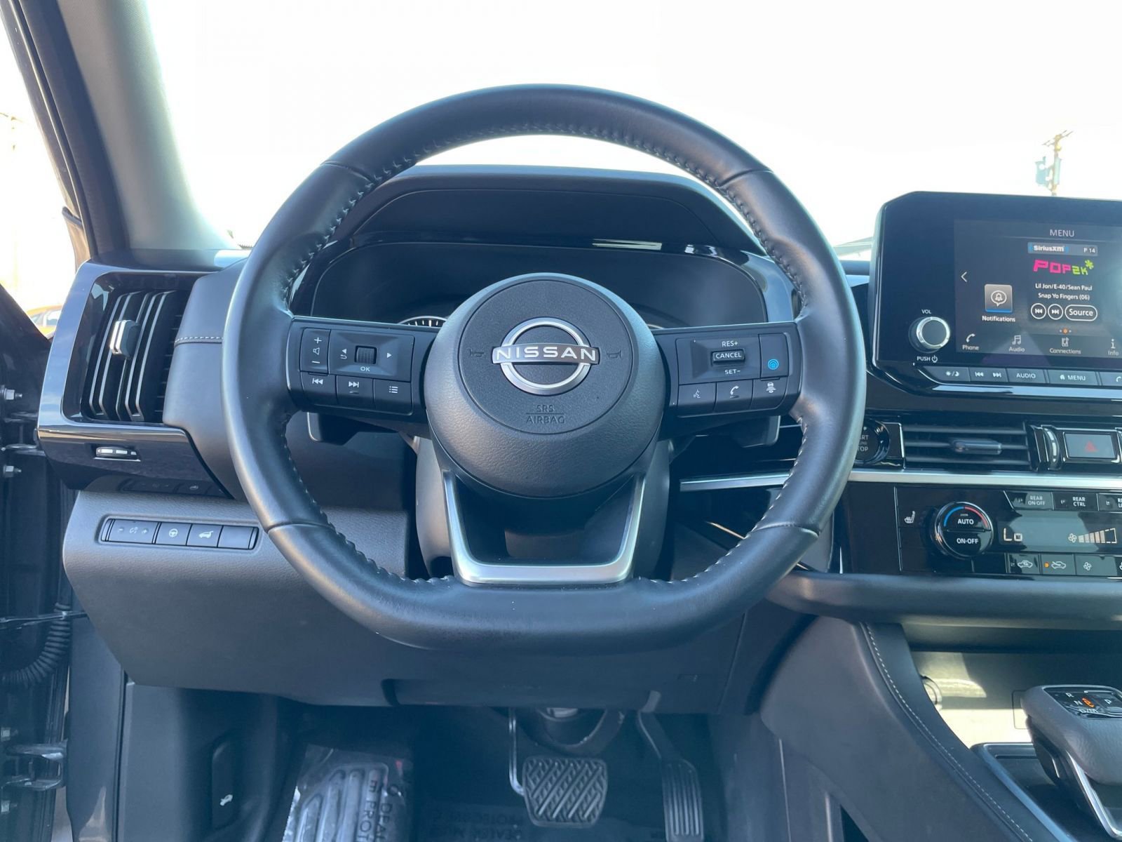 Used 2025 Nissan Pathfinder SV AWD/4WD image 30