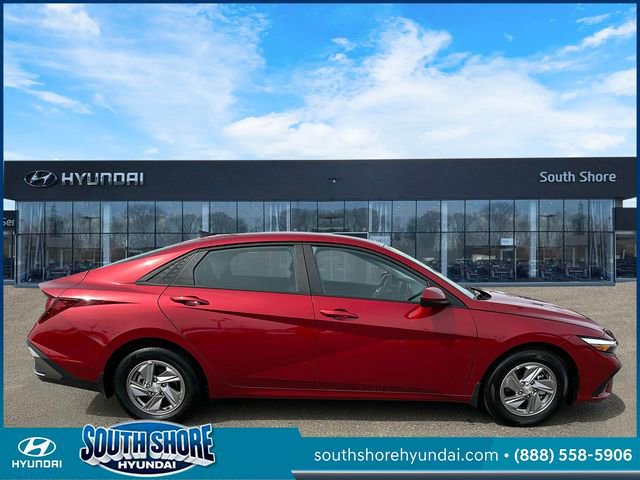 Certified 2025 Hyundai Elantra SE image 5