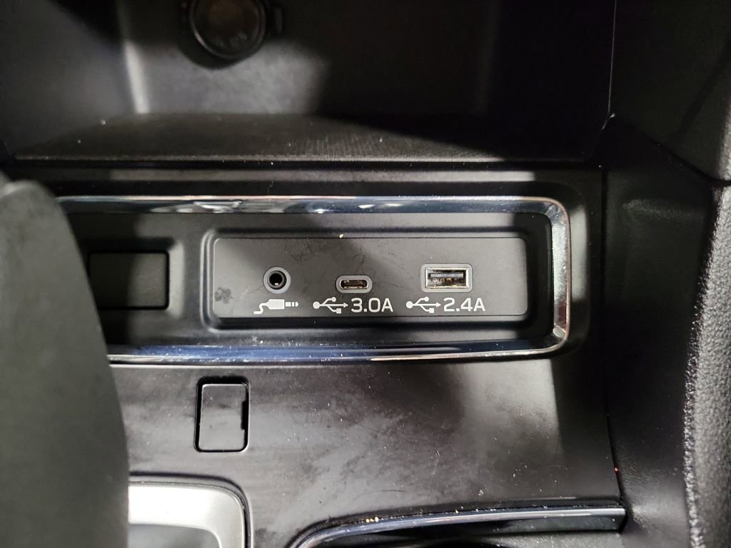 Used 2024 Subaru Ascent Premium w/ Convenience Package image 16