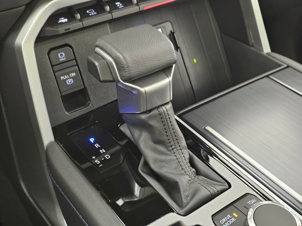 Used 2024 Toyota Tundra Platinum AWD/4WD image 32