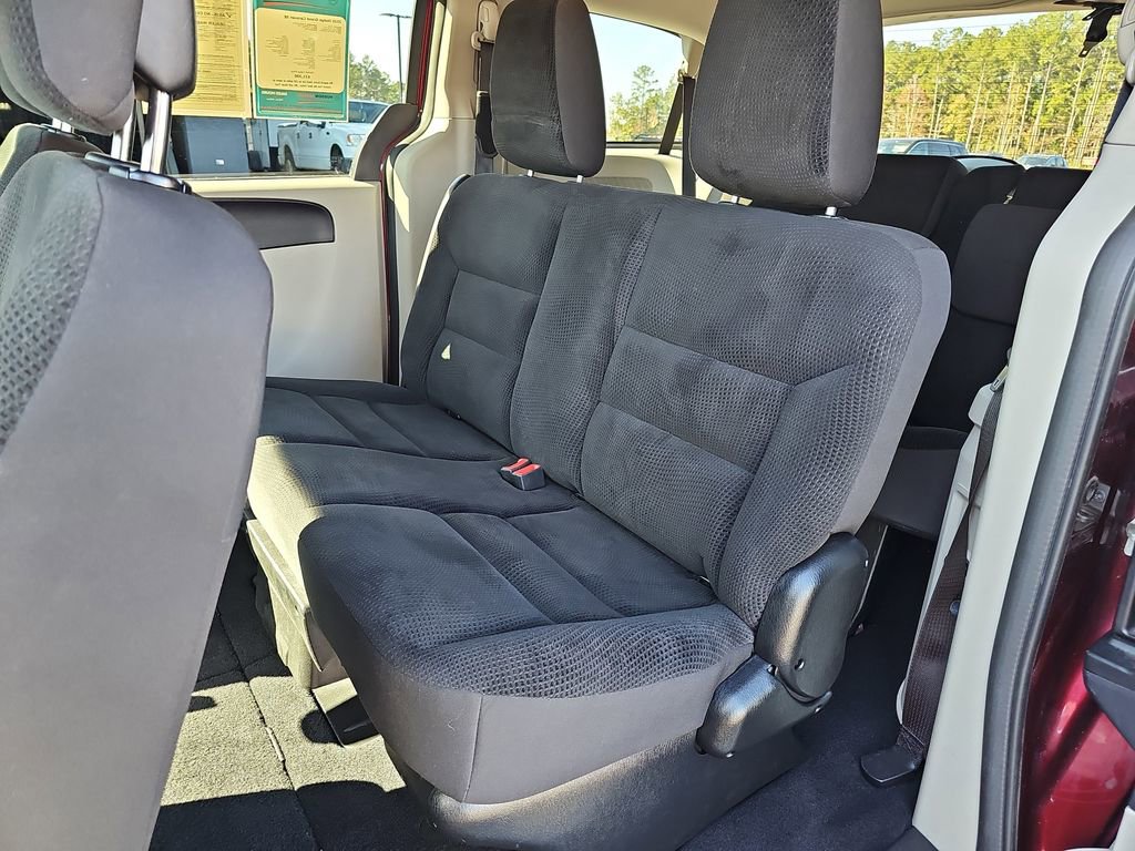 Used 2020 Dodge Grand Caravan SE w/ UConnect Hands-Free Group image 18