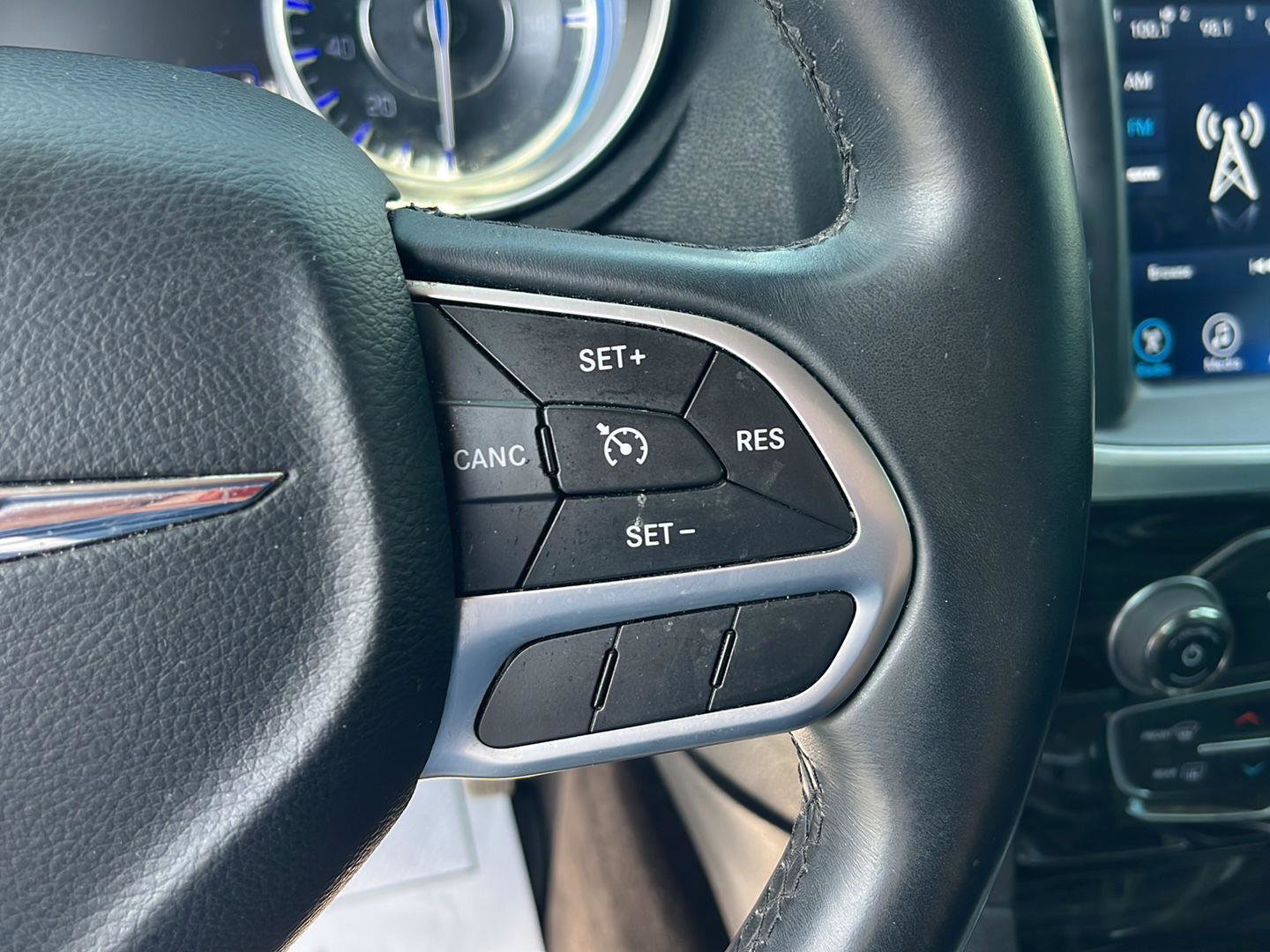 Used 2017 Chrysler 300 Limited w/ Value Package RWD image 12