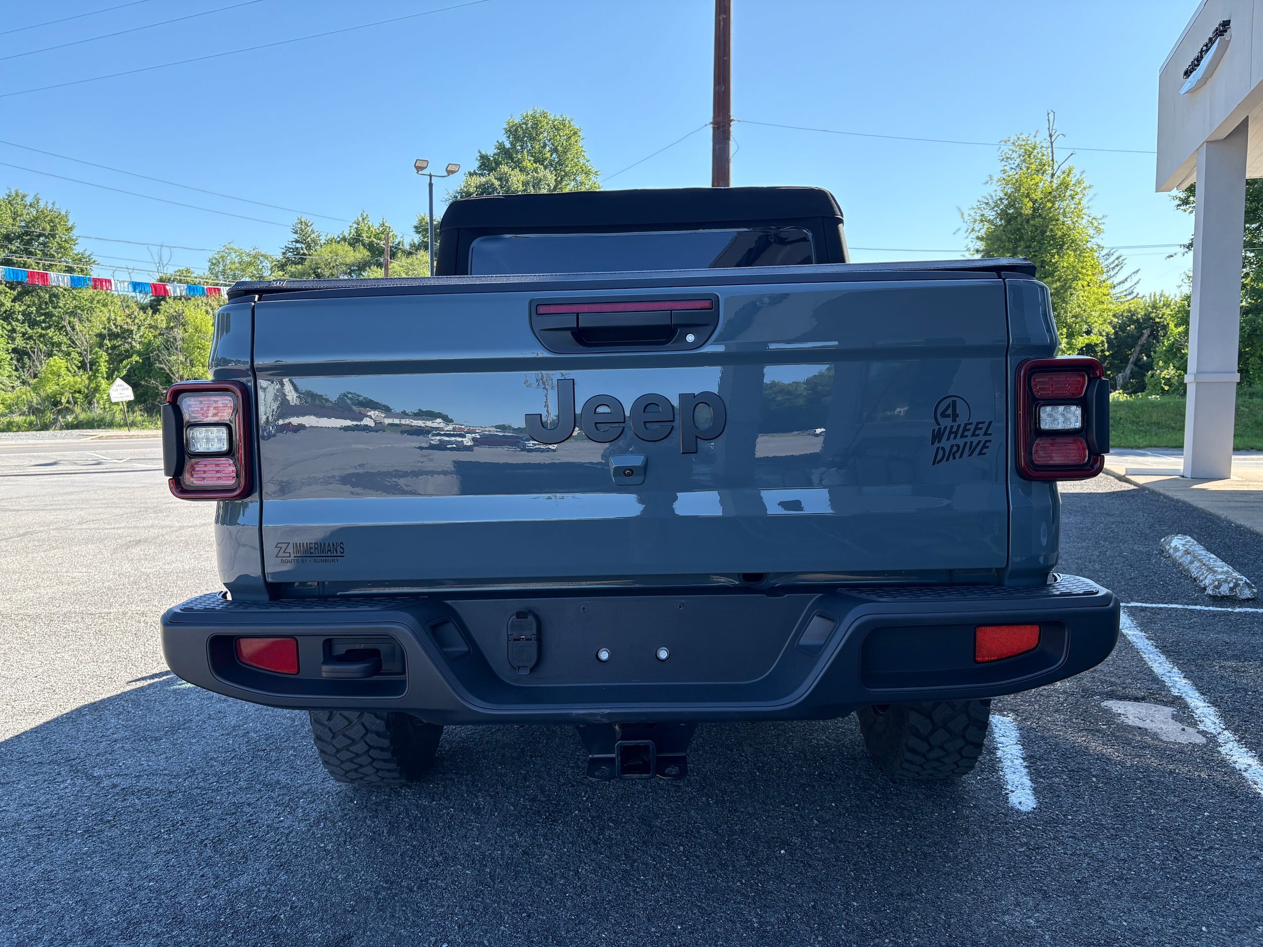 Certified 2025 Jeep Gladiator Sport AWD/4WD image 8