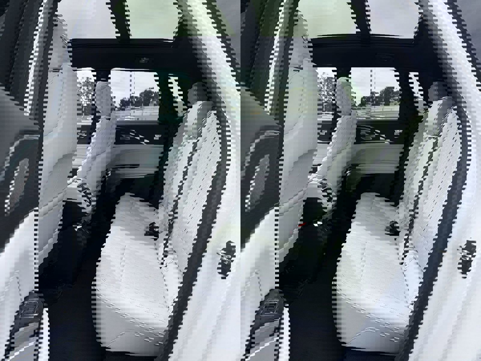 Used 2024 Cadillac Lyriq Luxury image 31