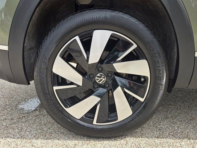 Used 2025 Volkswagen Atlas Cross Sport SEL image 33