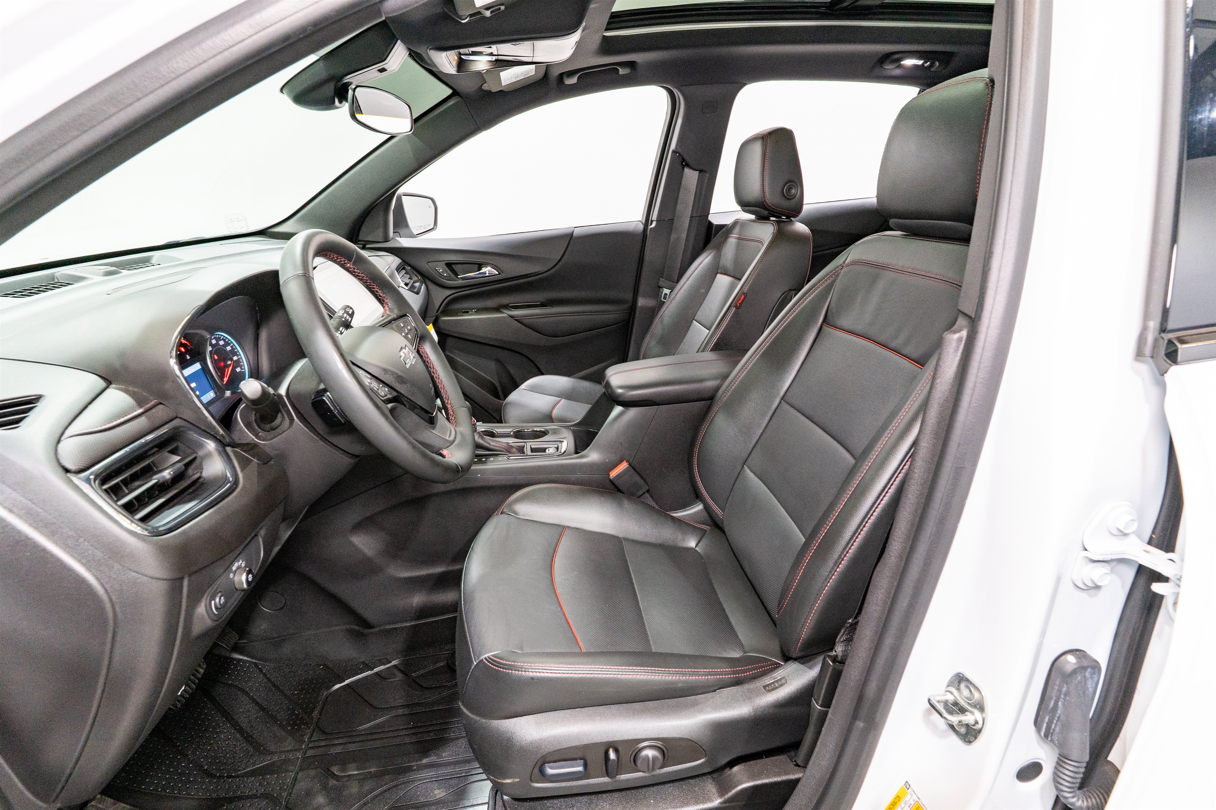 Used 2024 Chevrolet Equinox RS w/ RS Leather Package FWD image 16