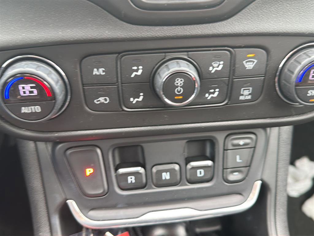 Used 2018 GMC Terrain SLE w/ Driver Convenience Package image 6