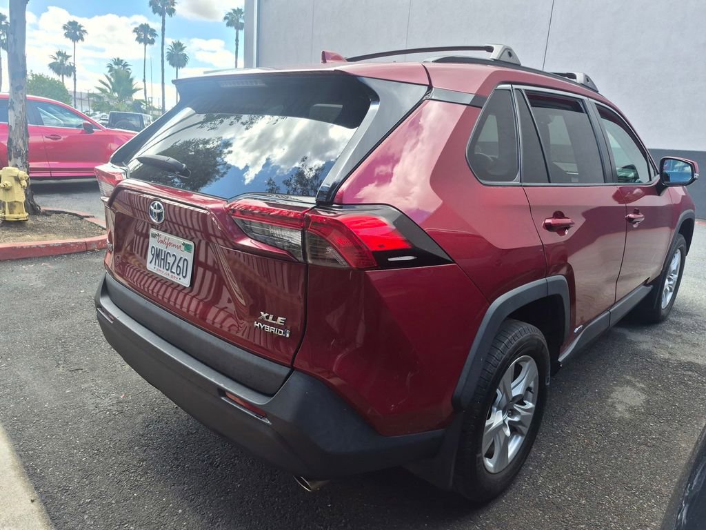 Used 2021 Toyota RAV4 XLE w/ Convenience Package AWD/4WD image 6