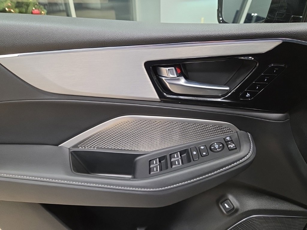 Used 2024 Acura MDX SH-AWD w/ Technology Package image 11