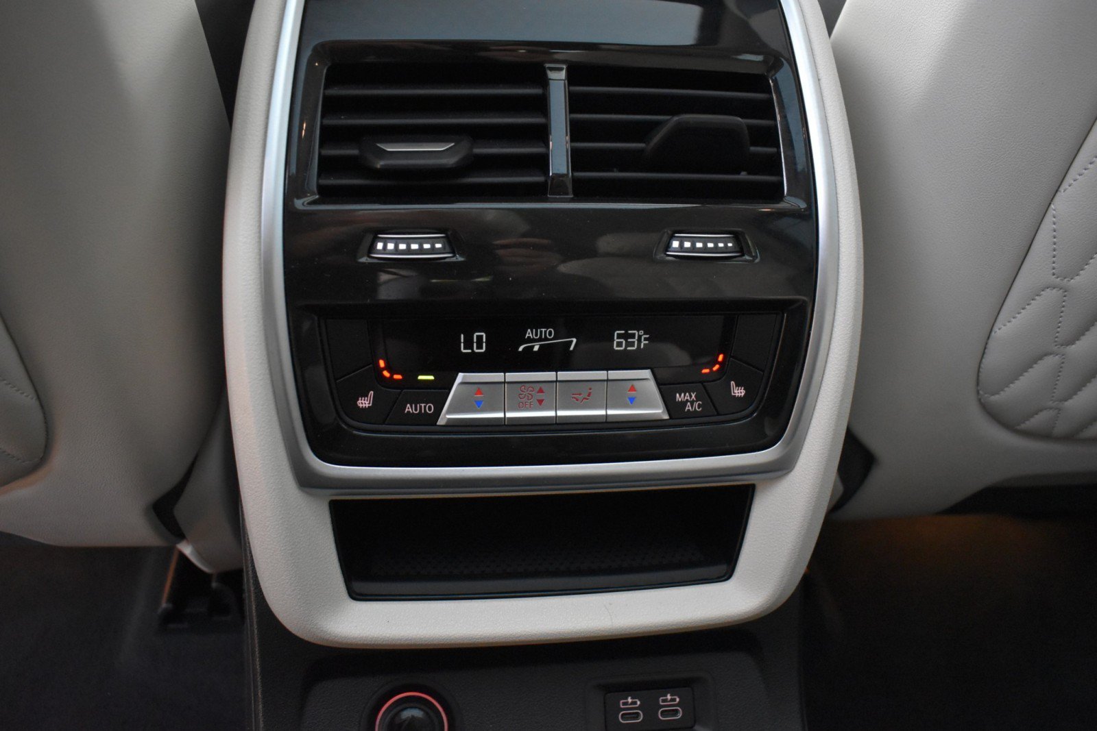 Used 2023 BMW X7 M60i AWD/4WD image 35