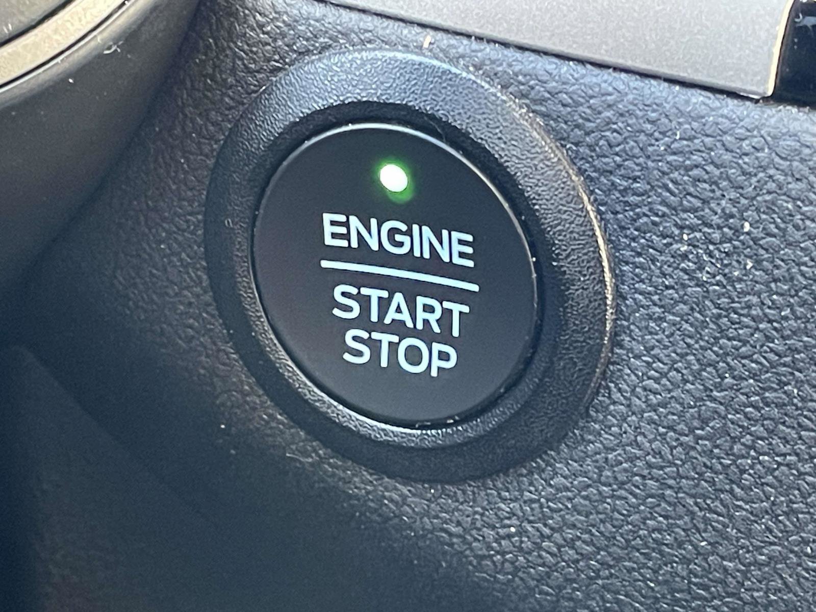 Used 2022 Ford Escape SE w/ SE Sport Appearance Package image 6