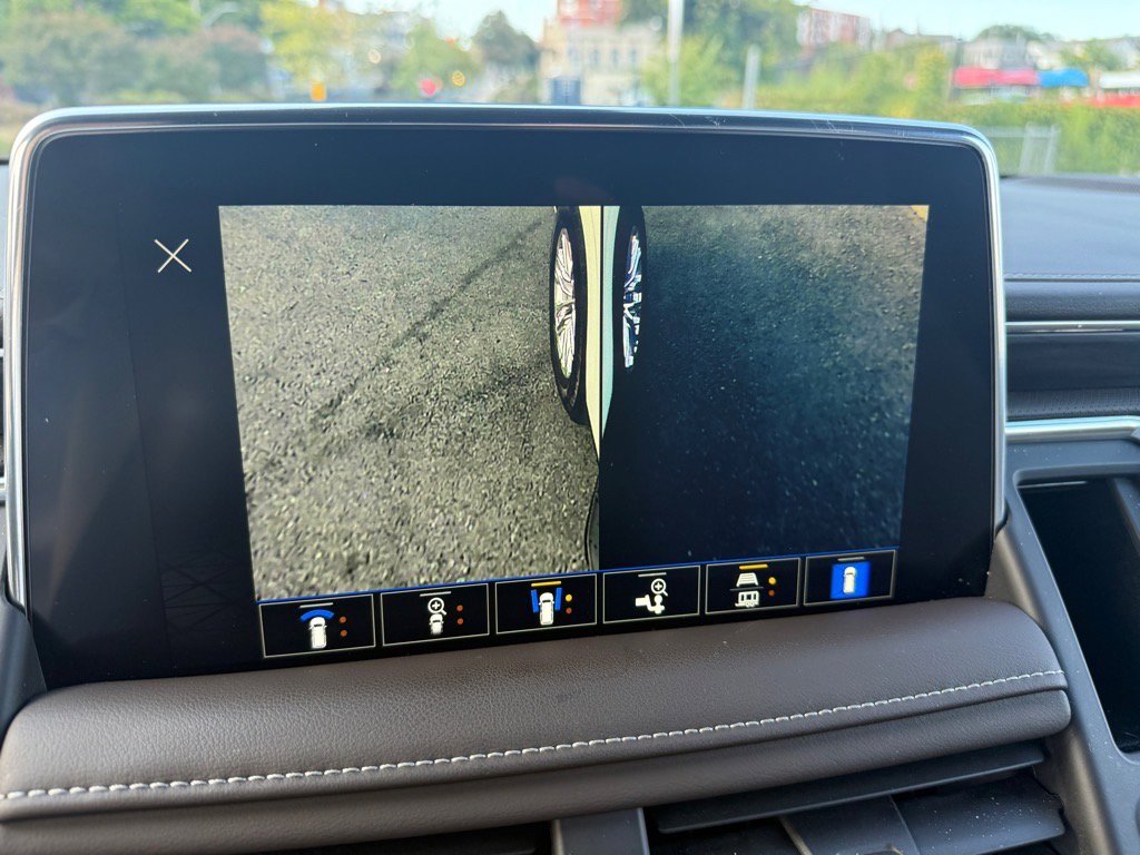 Used 2024 GMC Yukon SLT w/ SLT Luxury Package image 25