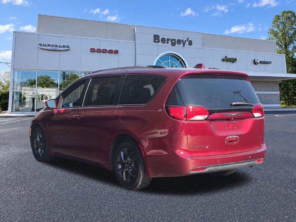 Used 2018 Chrysler Pacifica Touring Plus w/ S Appearance Package FWD image 8