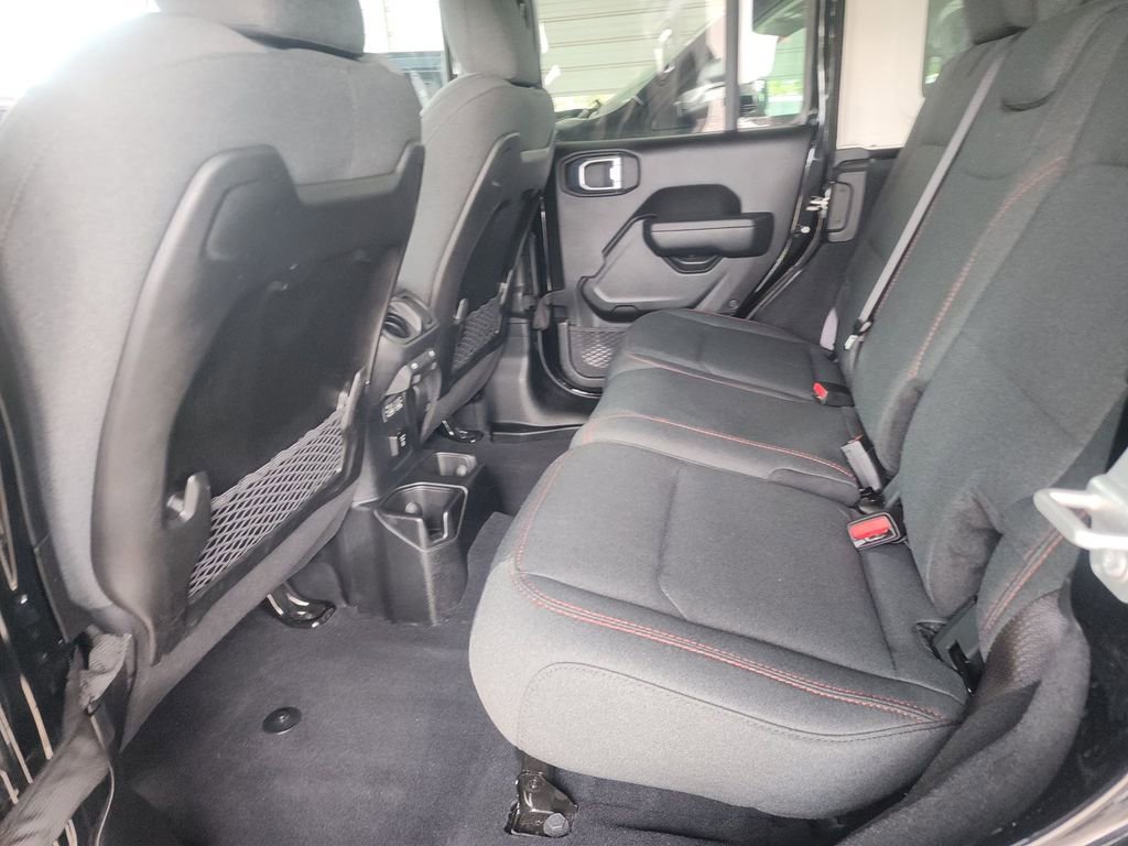 Used 2025 Jeep Wrangler Unlimited Rubicon AWD/4WD image 9