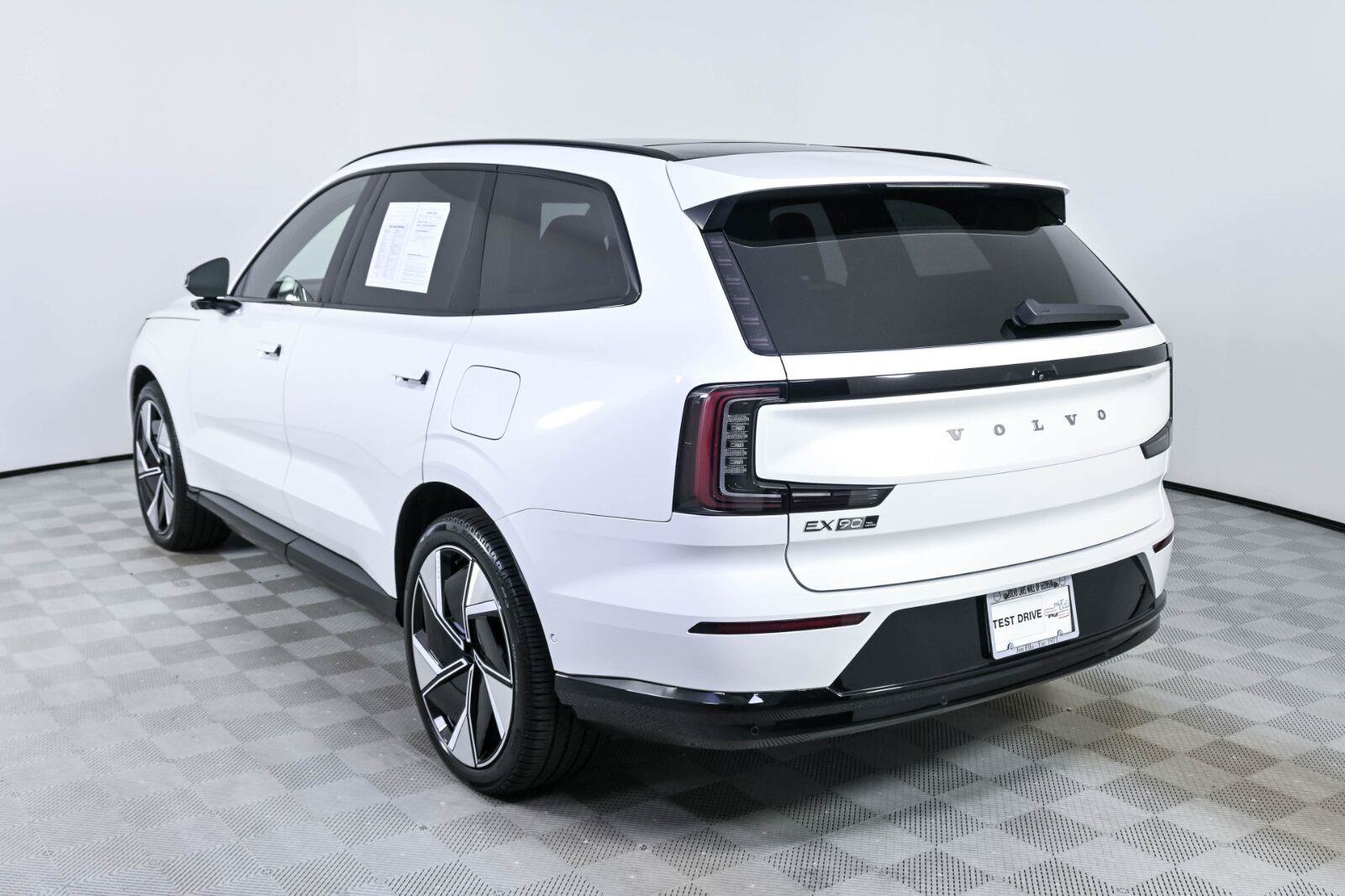 Certified 2025 Volvo EX90 Ultra AWD/4WD image 3