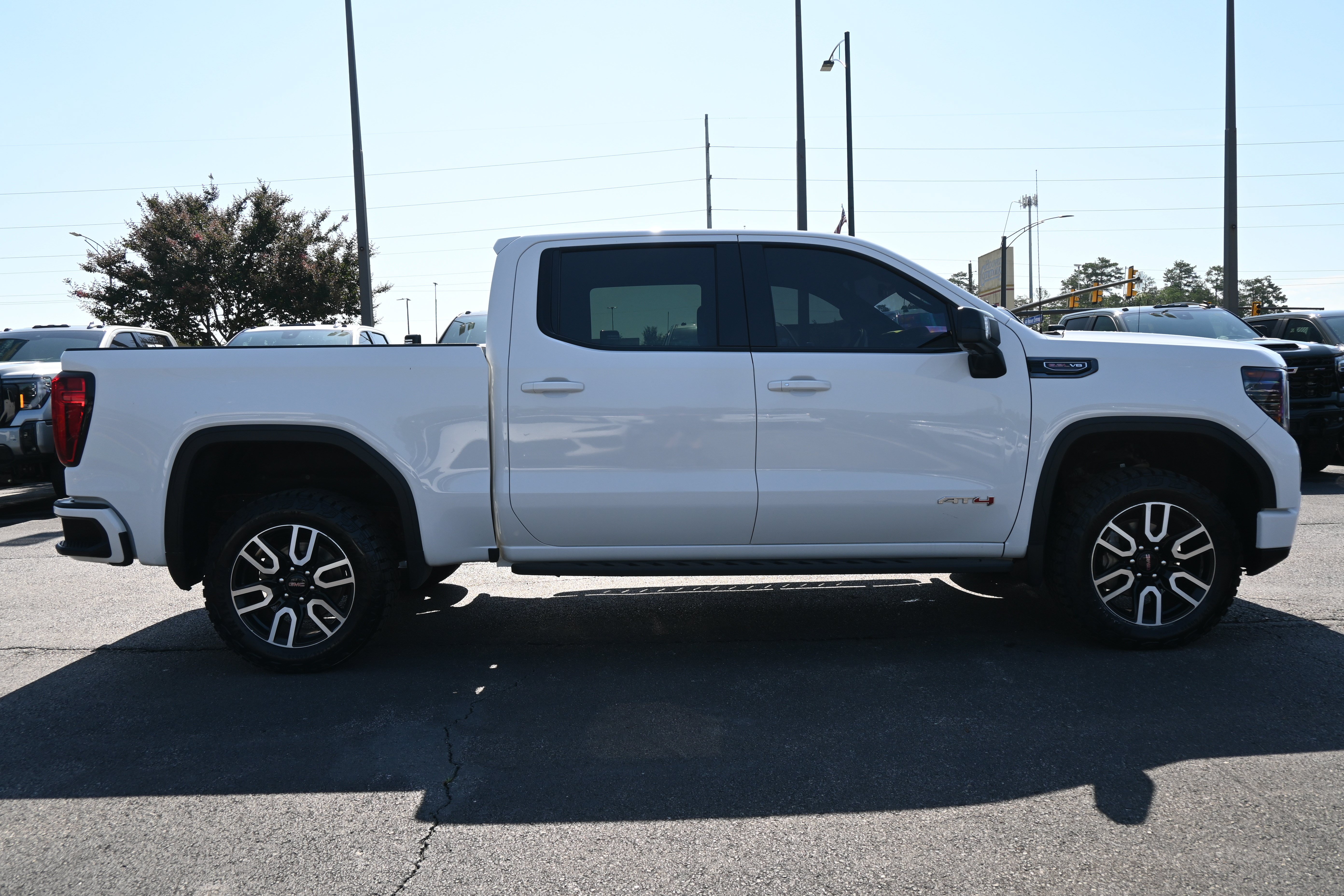Used 2024 GMC Sierra 1500 AT4 w/ Technology Package AWD/4WD image 11