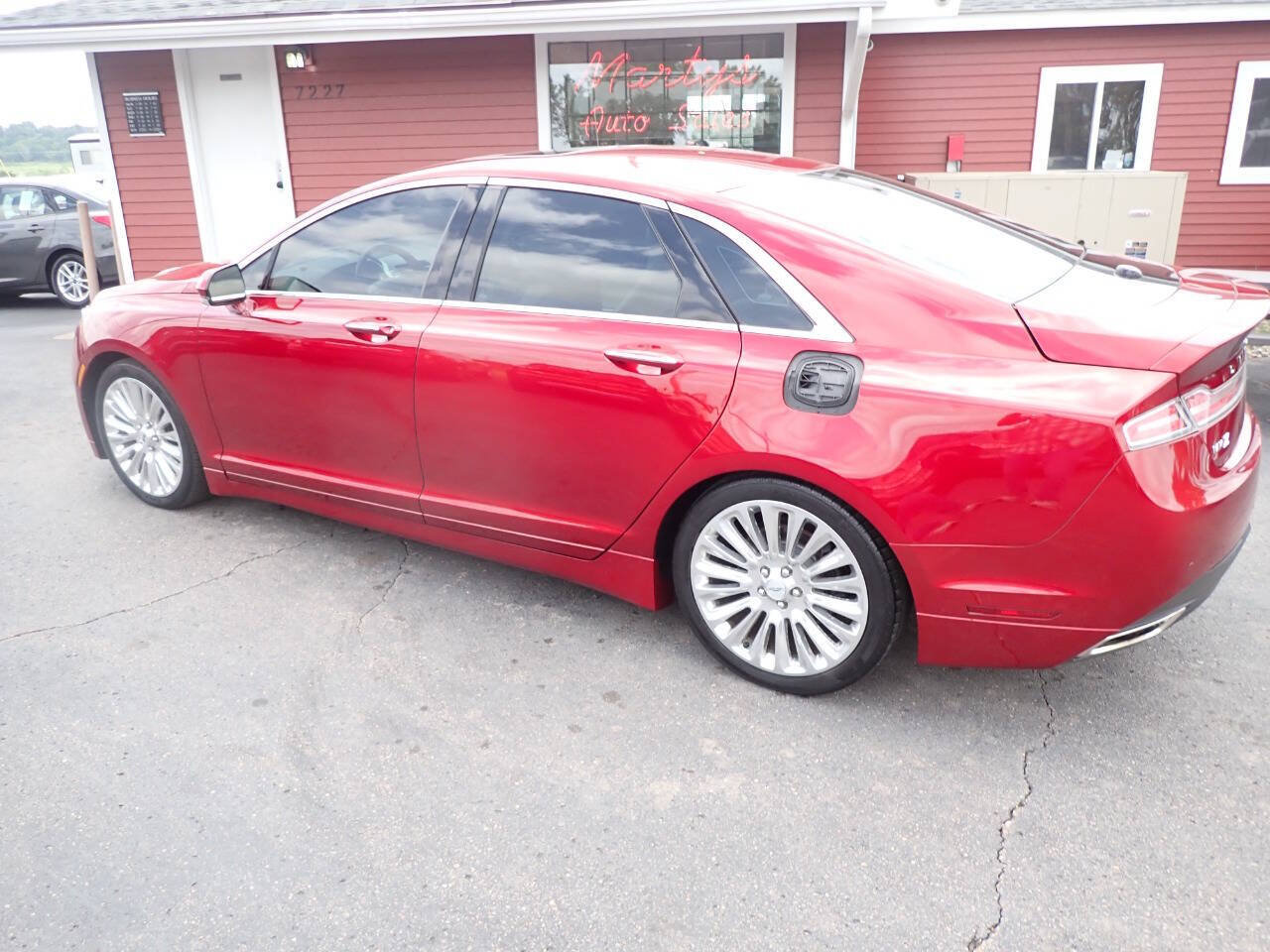 Used 2013 Lincoln MKZ FWD image 4