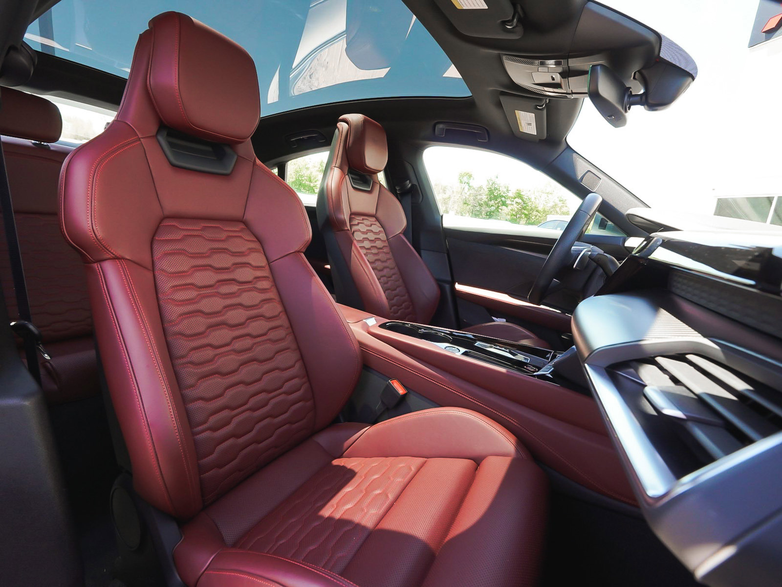Used 2024 Audi e-tron GT Premium Plus AWD/4WD image 41