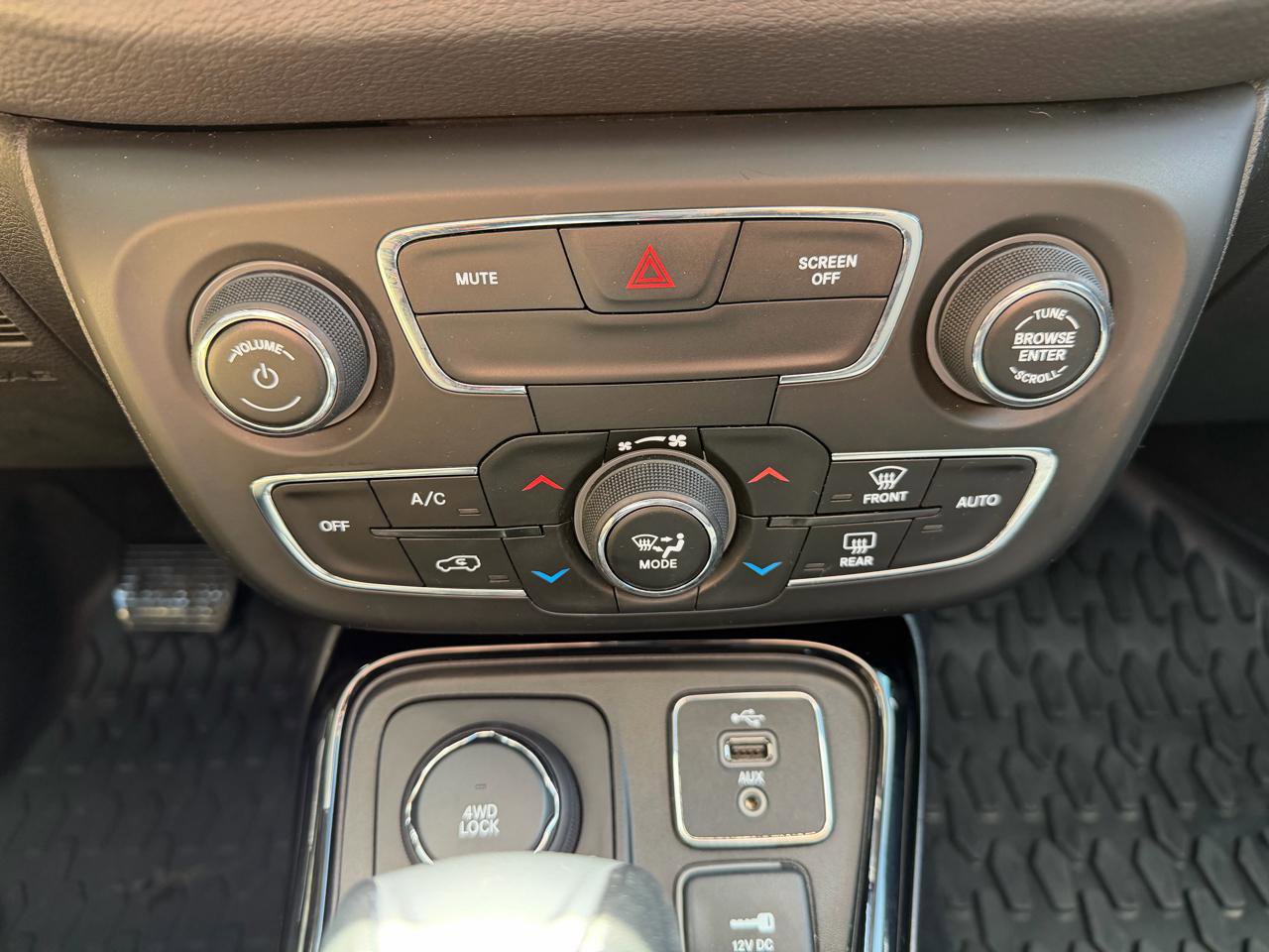 Used 2018 Jeep Compass Limited w/ Navigation Group AWD/4WD image 44