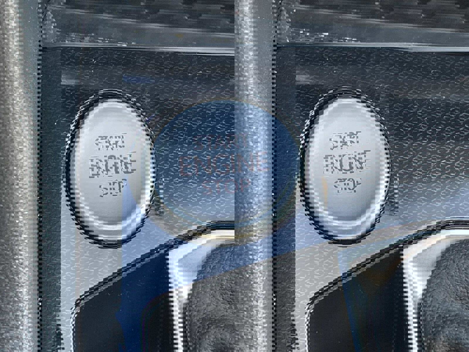 Certified 2025 Volkswagen Taos SE w/ Black Wheel Package FWD image 29