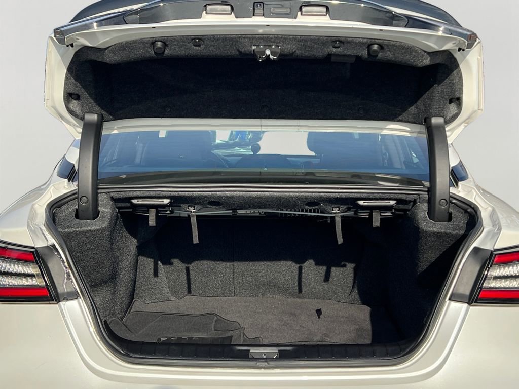 Used 2023 Nissan Maxima SR w/ Sport Mat Group image 9