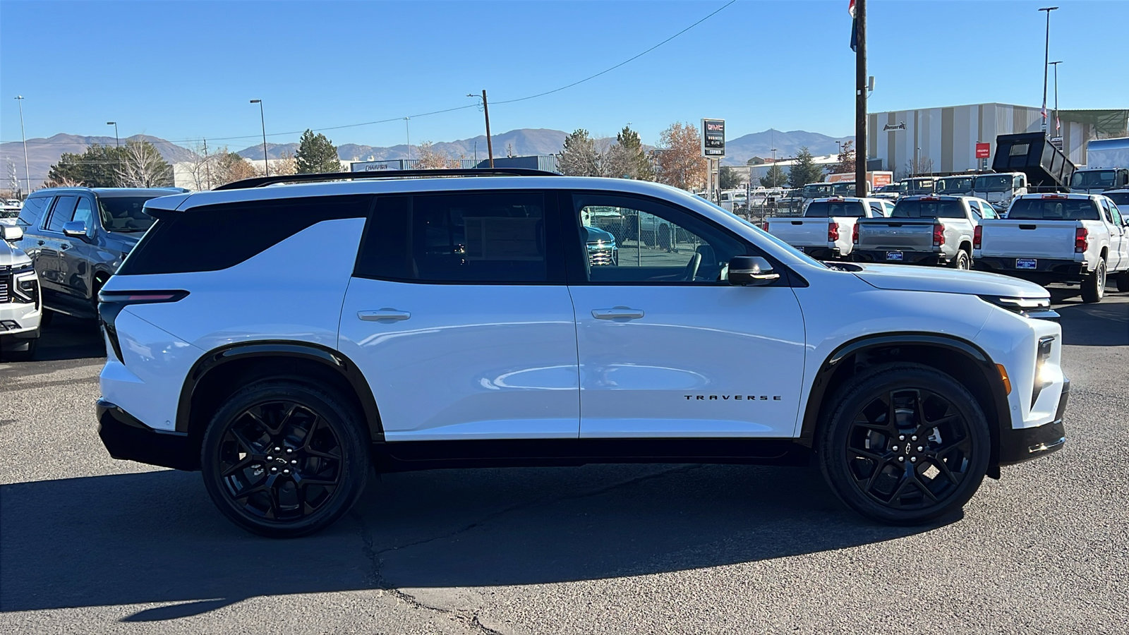 New 2026 Chevrolet Traverse RS w/ LPO, Floor Liner Package image 4