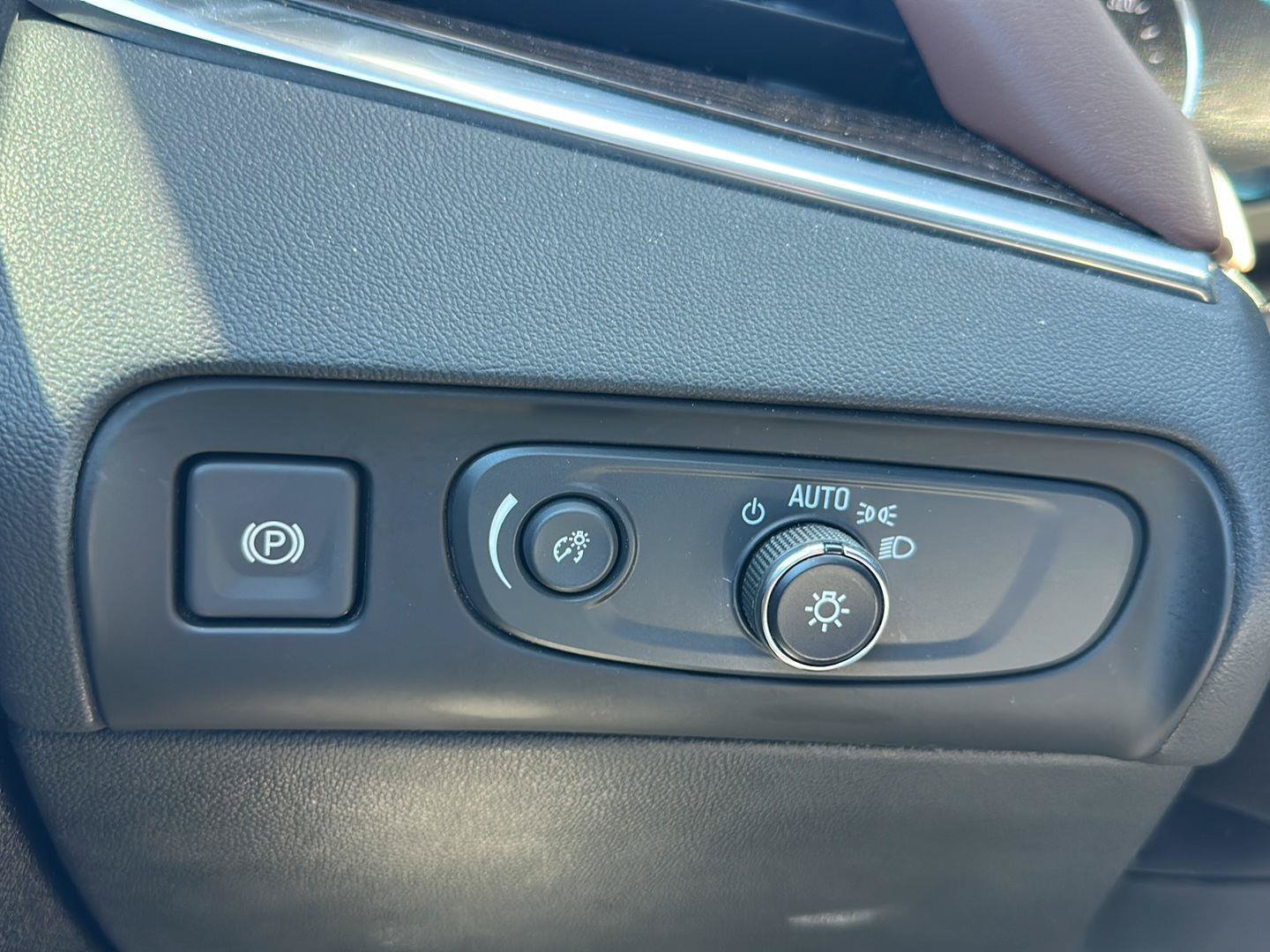Used 2019 Buick Enclave Avenir w/ Avenir Technology Package AWD/4WD image 25