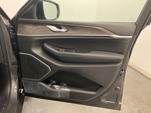 New 2026 Jeep Grand Cherokee L Limited image 30