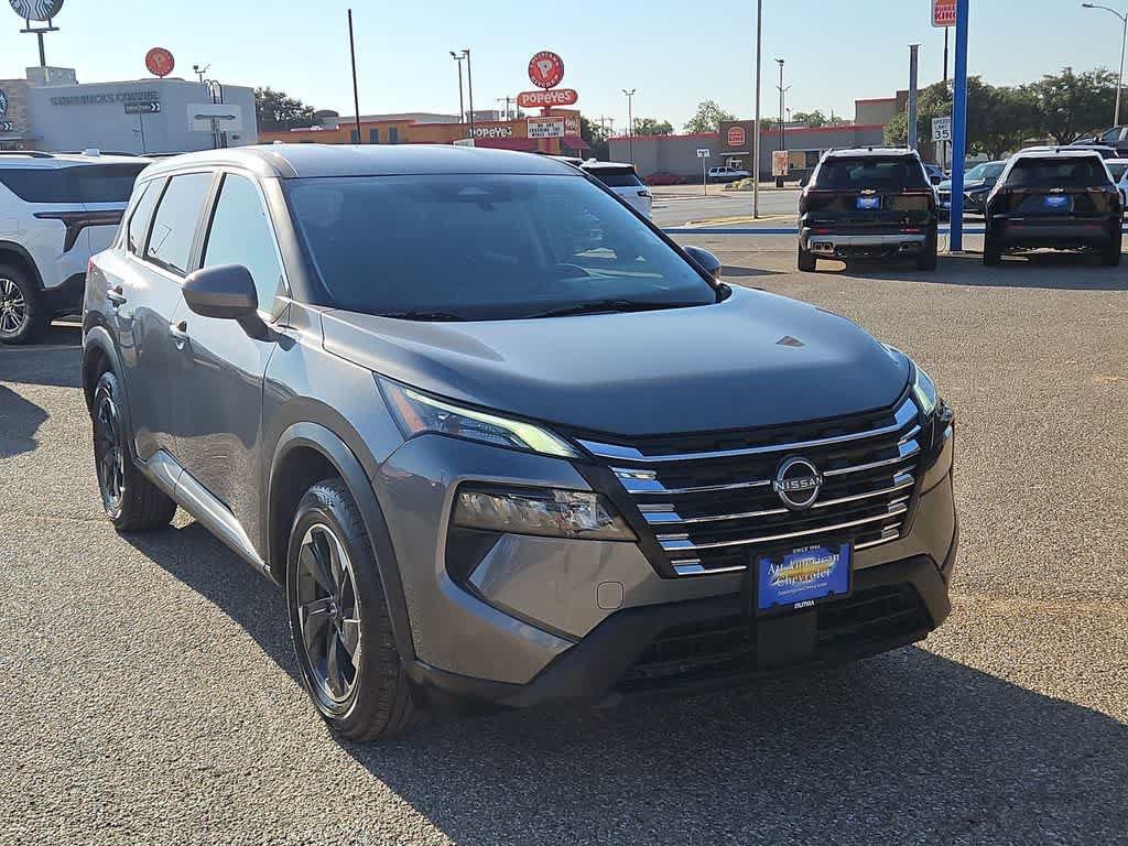 Used 2025 Nissan Rogue SV FWD image 2