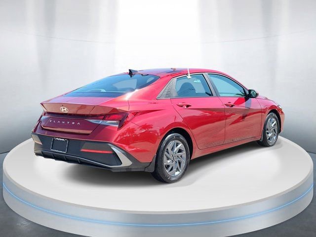 Certified 2024 Hyundai Elantra SEL FWD image 4