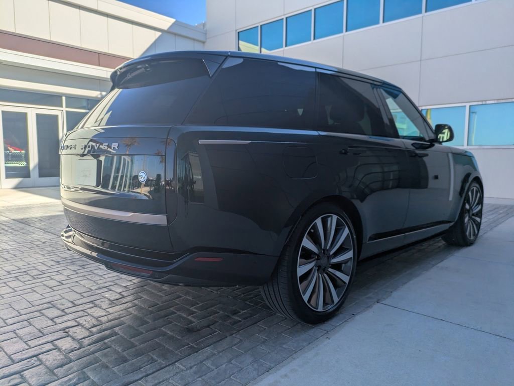 New 2026 Land Rover Range Rover SV image 4