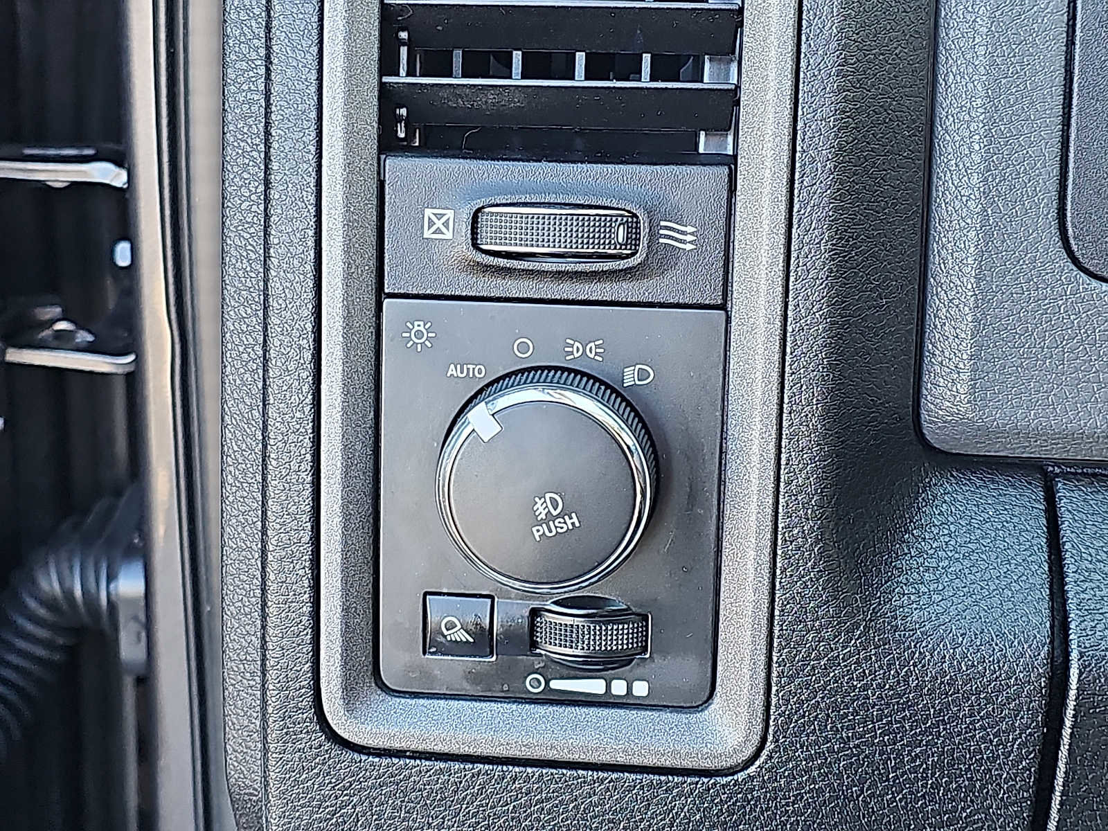 Used 2016 RAM 1500 Express image 23