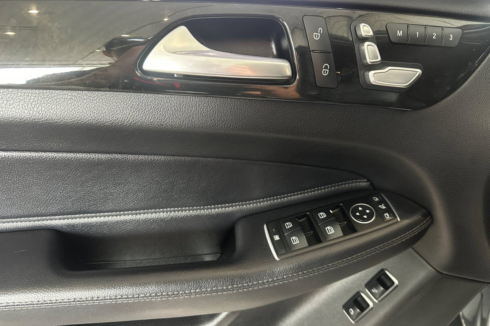 Used 2017 Mercedes-Benz GLS 450 4MATIC image 10