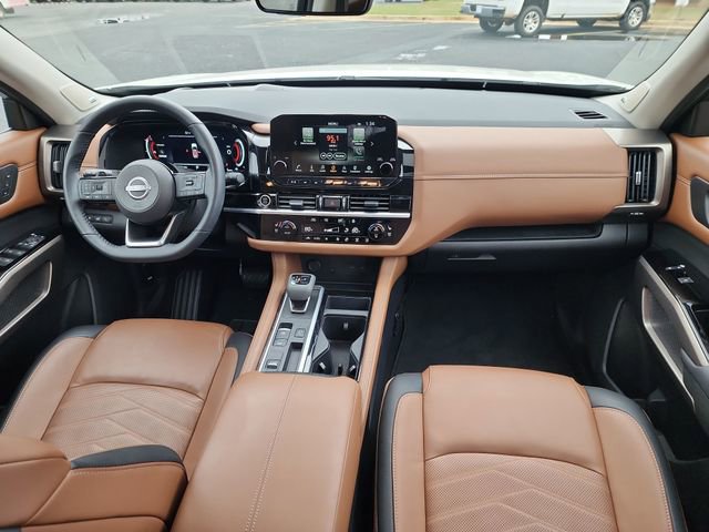 Used 2024 Nissan Pathfinder Platinum w/ Cargo Package image 18