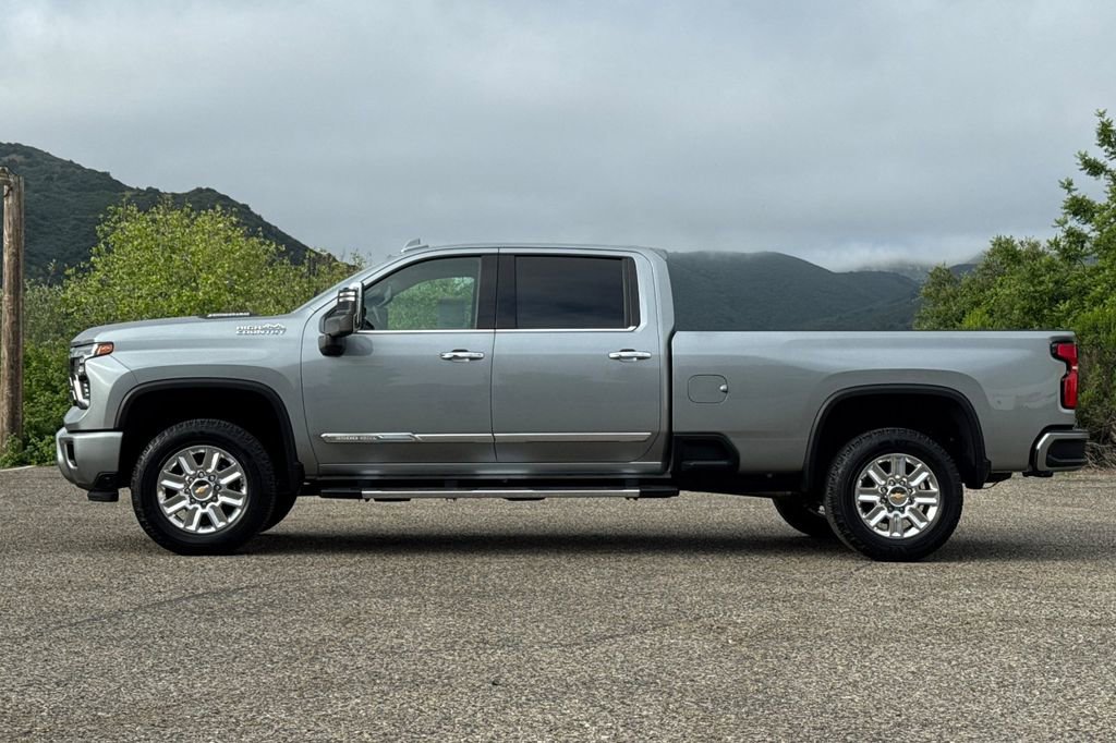 Certified 2024 Chevrolet Silverado 3500 High Country AWD/4WD image 7