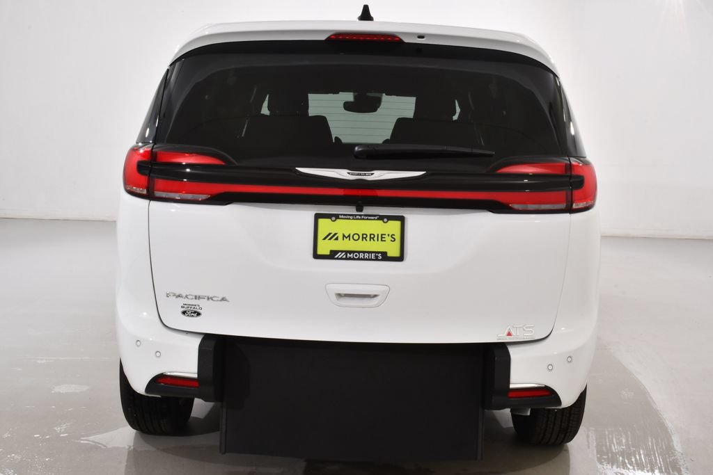 Used 2026 Chrysler Pacifica Select FWD image 14