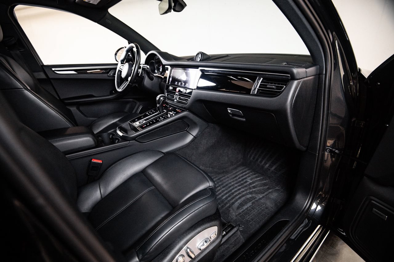 Certified 2024 Porsche Macan AWD/4WD image 28