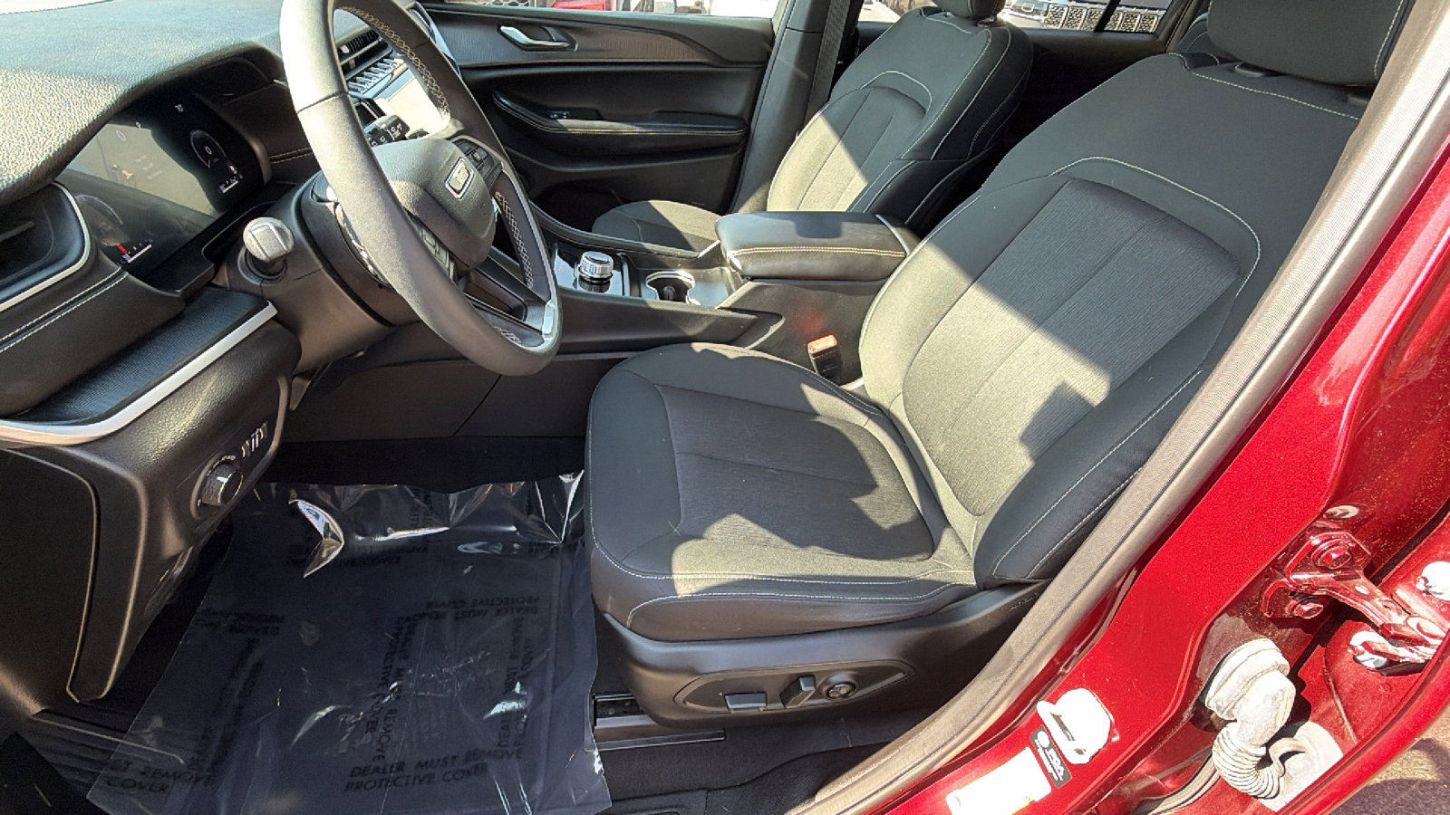 Used 2025 Jeep Grand Cherokee L Laredo w/ Luxury Tech Group I RWD image 16