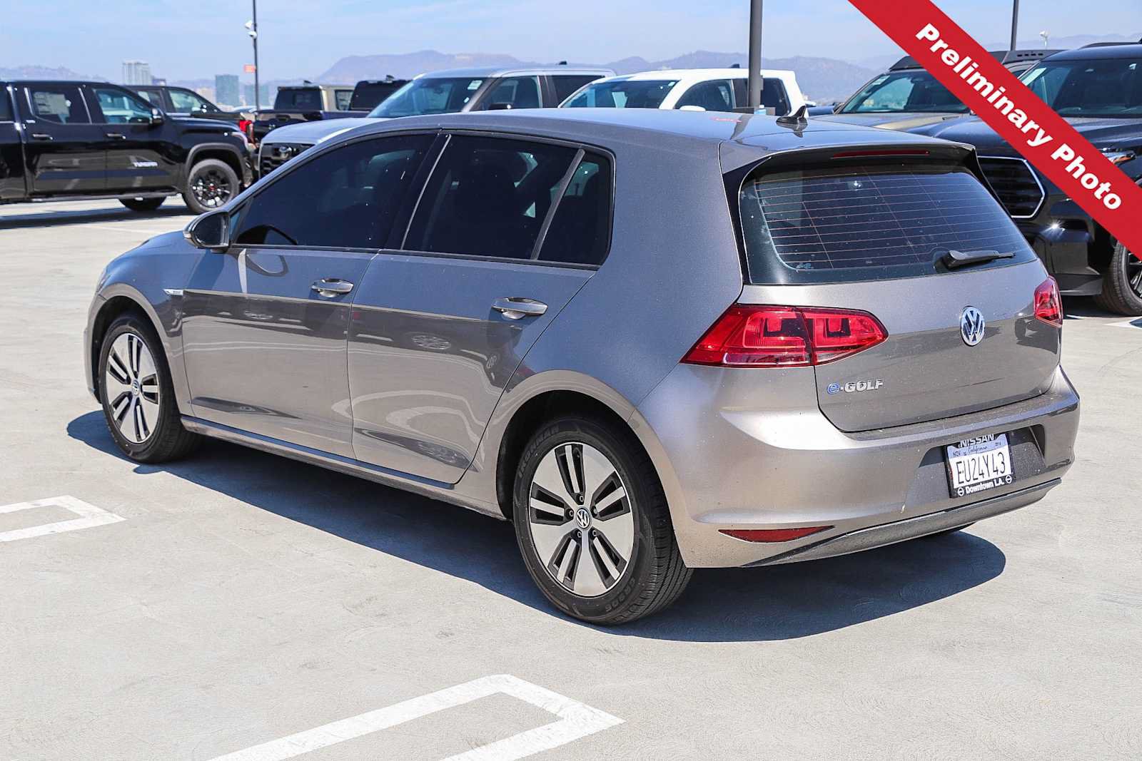 Used 2016 Volkswagen e-Golf SE FWD image 8